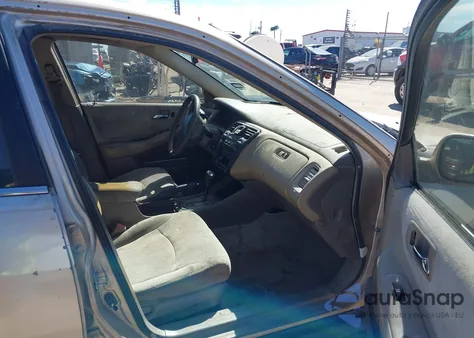 2001 Honda Accord 2.3 Lx from USA, damaged, VIN 1HGCG56431A138385